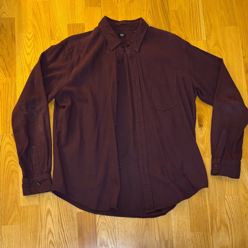 Uniqlo Men's Dark Maroon Casual Button Down Shirt Size Medium